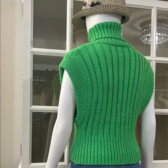STUNNING Zara BRIGHT Green Sleeveless Turtleneck Sweater. In size M - Picture 10 of 12